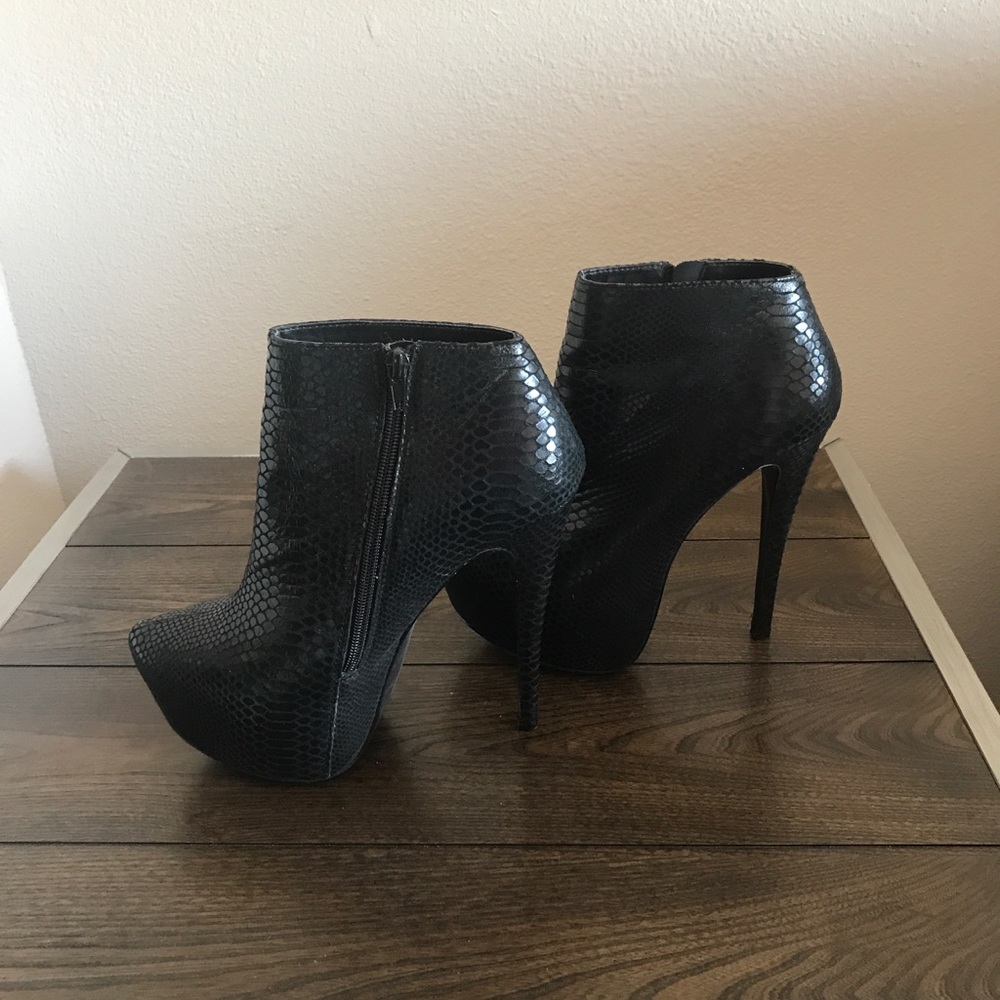 Steven Madden booties